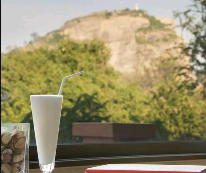 בית מלון כפרי Takiab Beach Resort