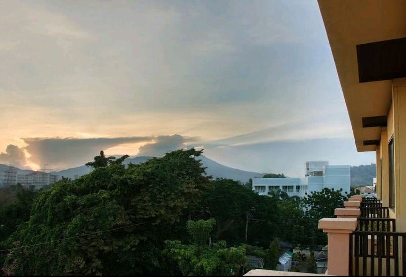 בית מלון כפרי Takiab Beach Resort