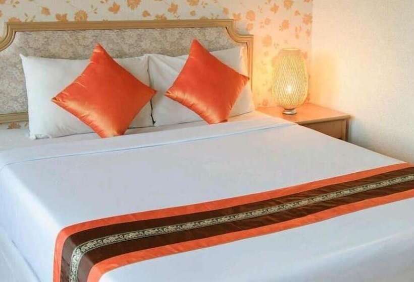 בית מלון כפרי Takiab Beach Resort