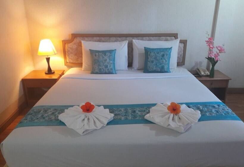 בית מלון כפרי Takiab Beach Resort