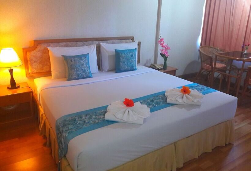 בית מלון כפרי Takiab Beach Resort