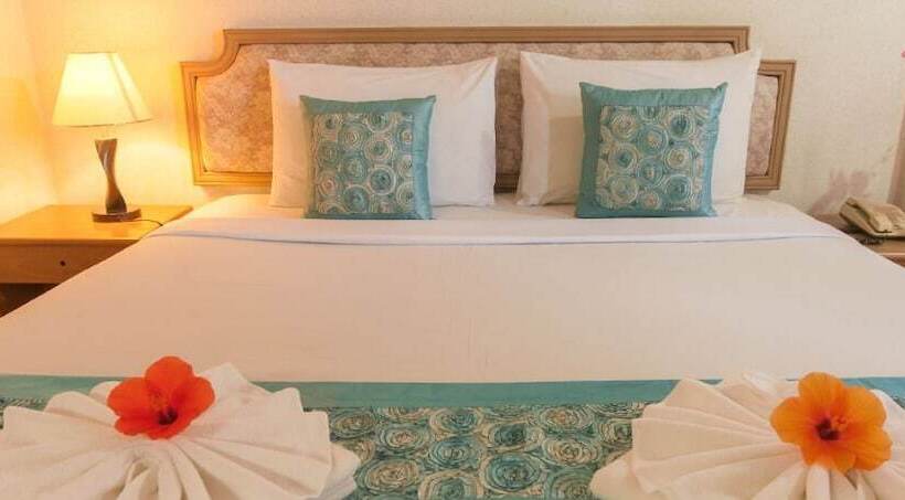 בית מלון כפרי Takiab Beach Resort