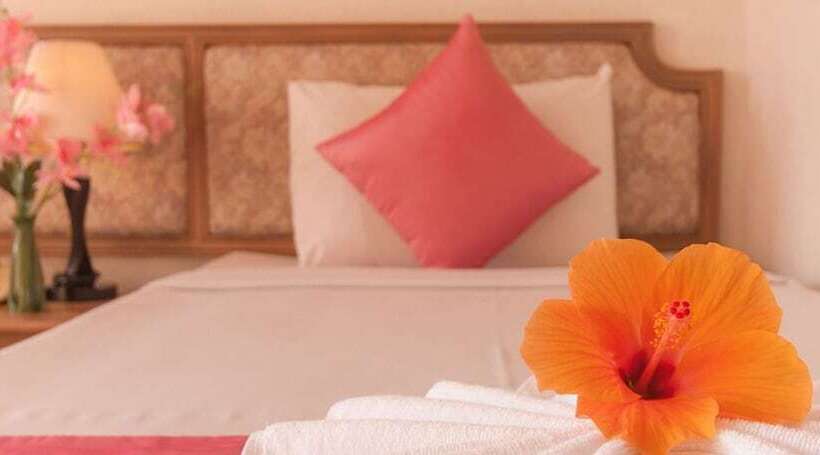 בית מלון כפרי Takiab Beach Resort