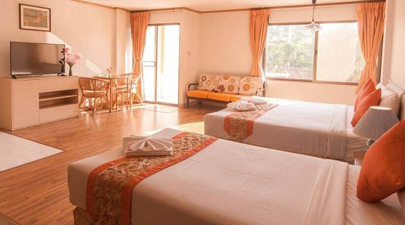 בית מלון כפרי Takiab Beach Resort