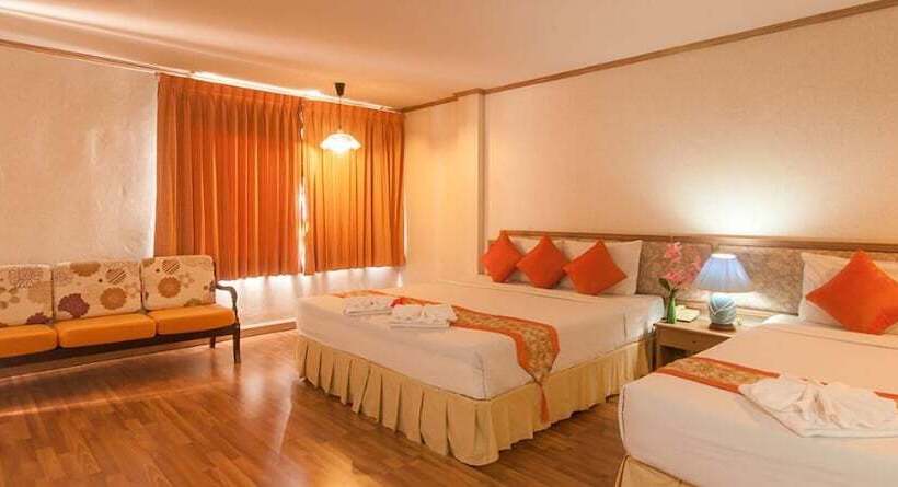 בית מלון כפרי Takiab Beach Resort