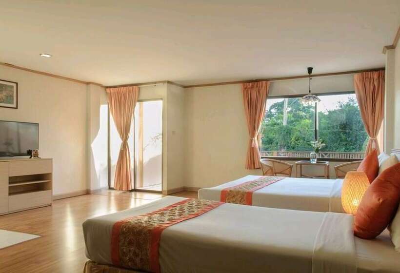 בית מלון כפרי Takiab Beach Resort