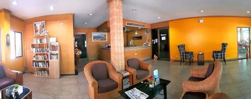 בית מלון כפרי Takiab Beach Resort