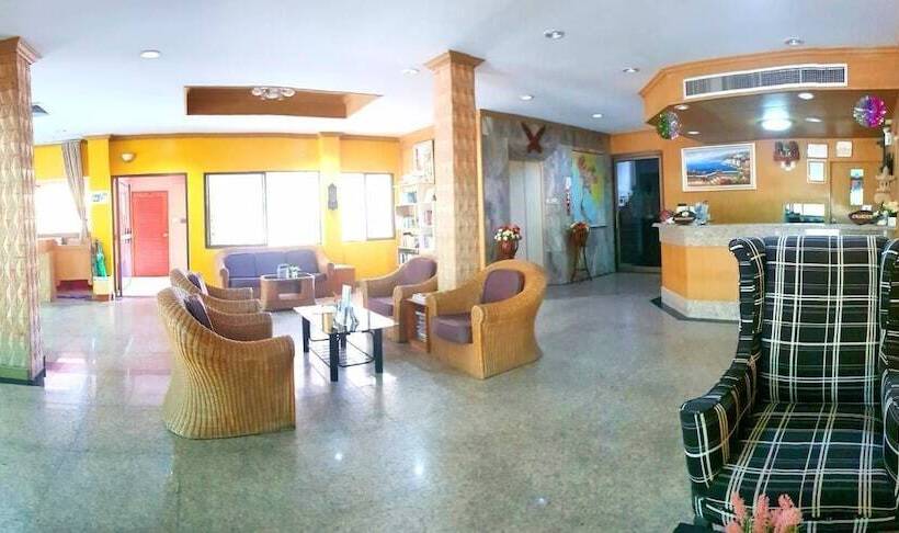 בית מלון כפרי Takiab Beach Resort