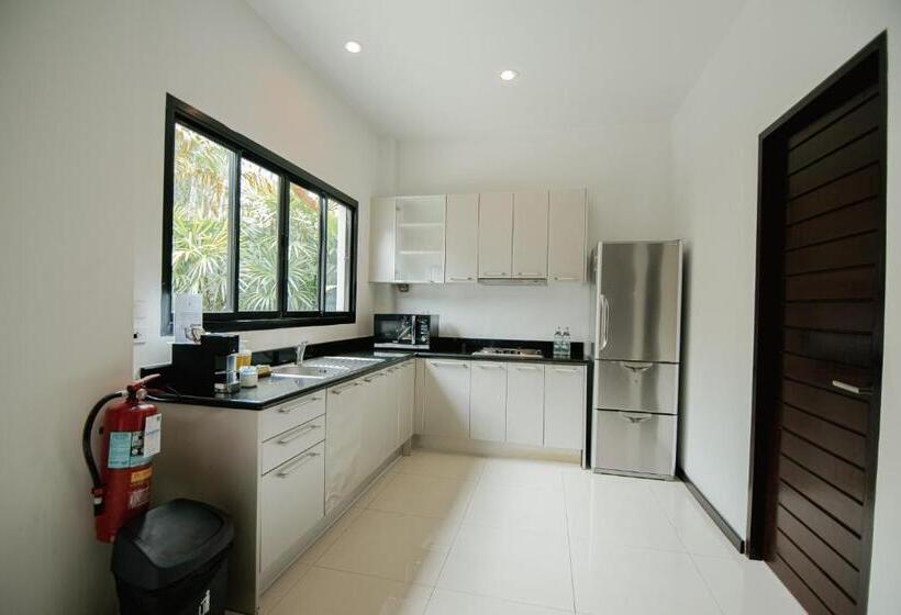 ホテル The Bell Pool Villa Resort Phuket