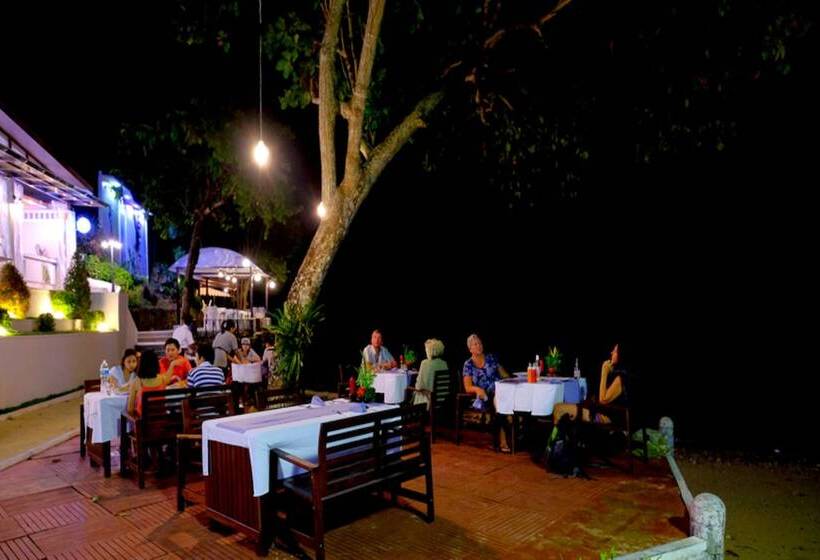 Koh Ngai Cliff Beach Resort