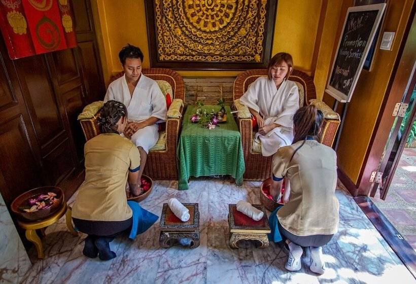 Sandalwood Luxury Villa Resort