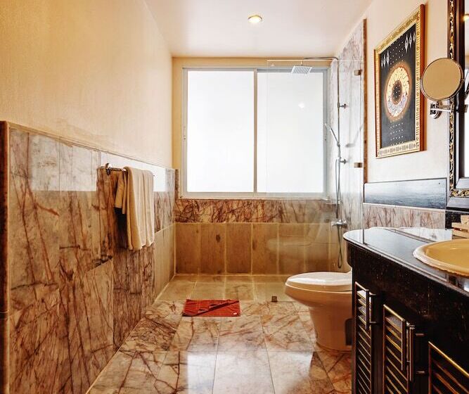 Sandalwood Luxury Villa Resort