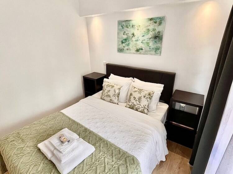 مبيت وإفطار Gardens Guest Househostel