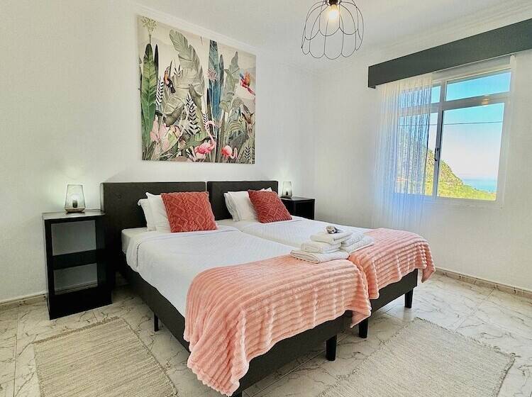 مبيت وإفطار Gardens Guest Househostel