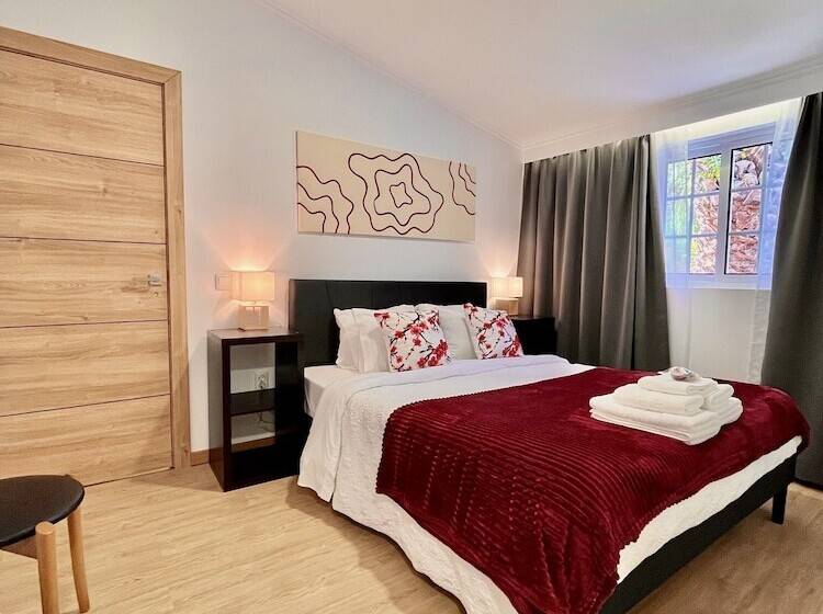 مبيت وإفطار Gardens Guest Househostel