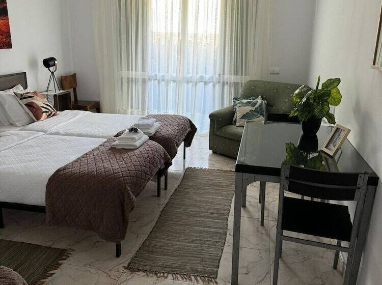 مبيت وإفطار Gardens Guest Househostel