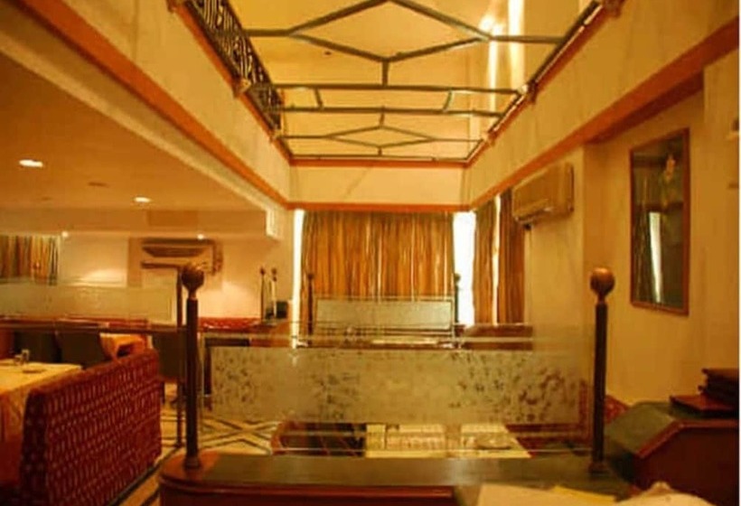 בית מלון כפרי Dfront Golden Palace