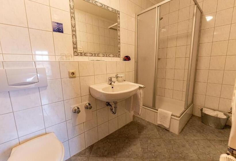 فندق Fronhof Mettendorf