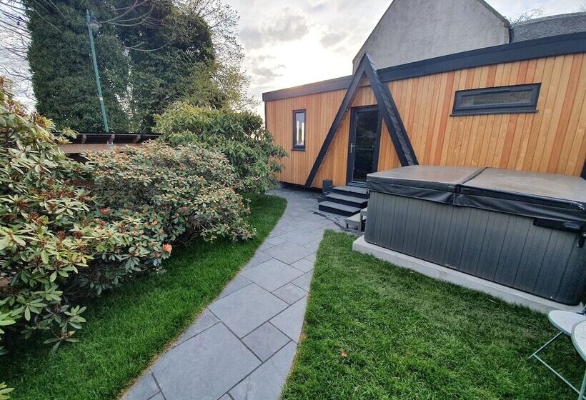 Отель Little Woodbine