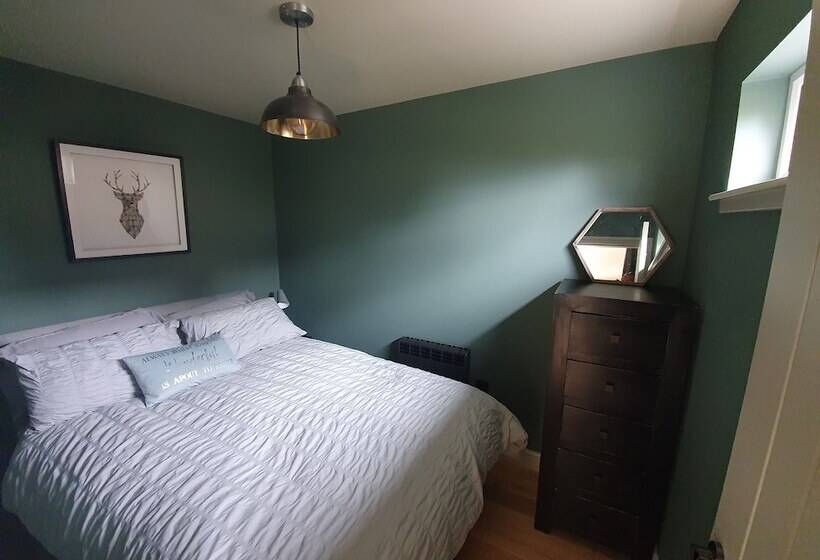 Отель Little Woodbine