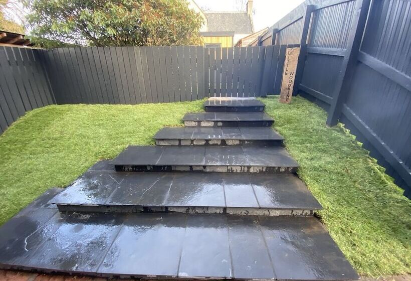 Отель Little Woodbine