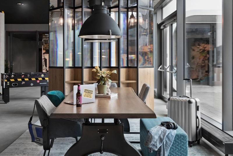ホテル Moxy Hamburg Altona