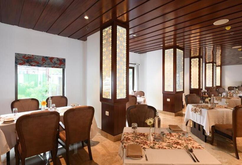 Ramada By Wyndham Gangtok Hotel & Casino Golden