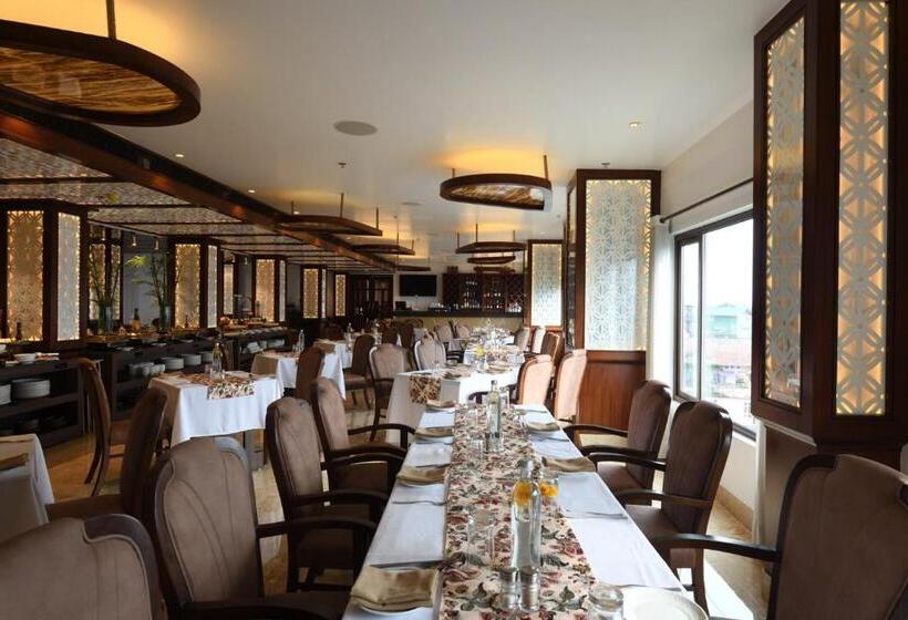 Ramada By Wyndham Gangtok Hotel & Casino Golden