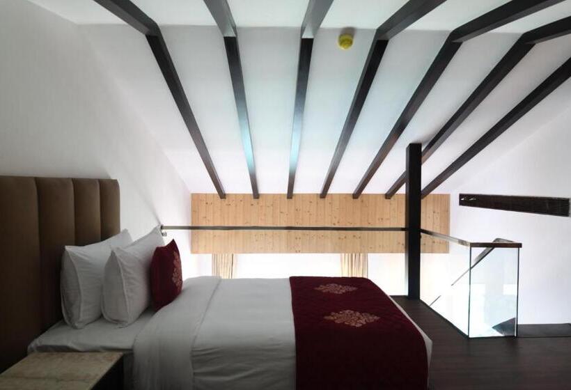 Ramada By Wyndham Gangtok Hotel & Casino Golden