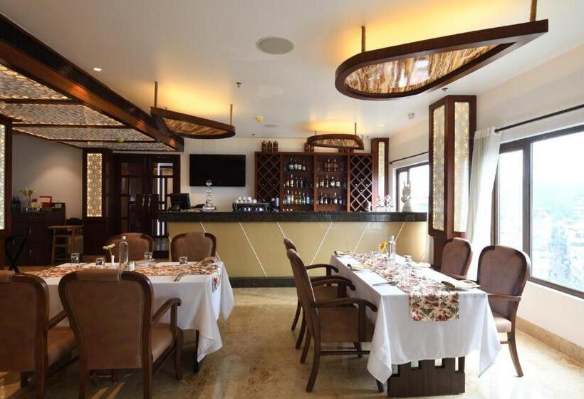 Ramada By Wyndham Gangtok Hotel & Casino Golden