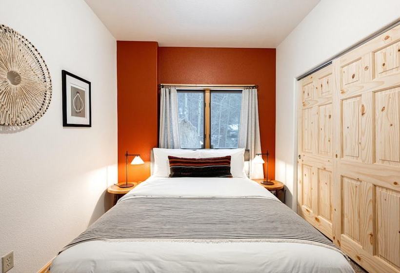 Iconic Log Cabin Escape Idaho Springs Hot Tub