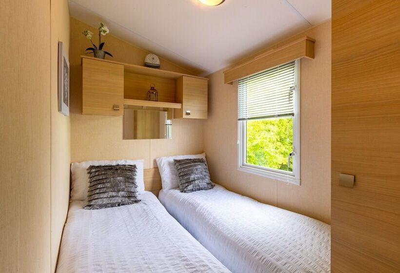 Inside No. 9 Retreat