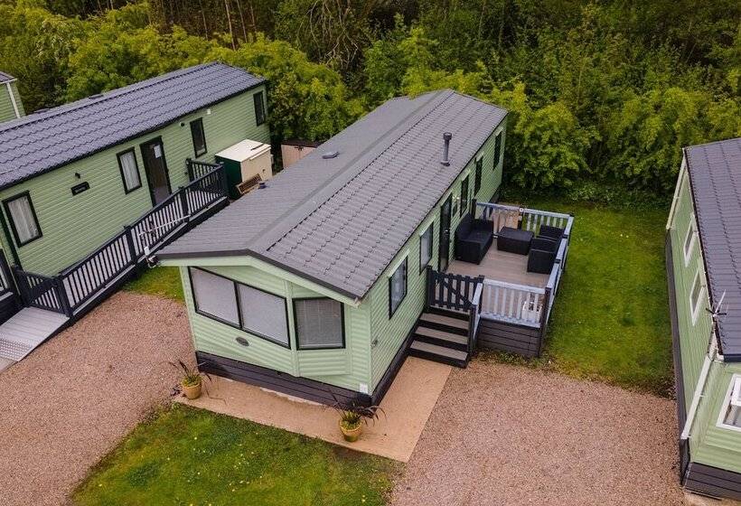 Inside No. 9 Retreat