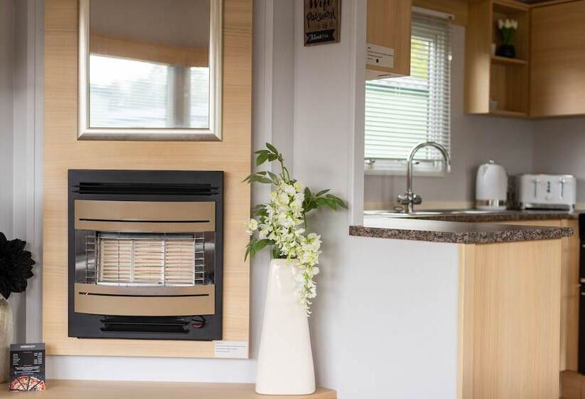 Inside No. 9 Retreat