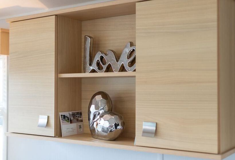 Inside No. 9 Retreat