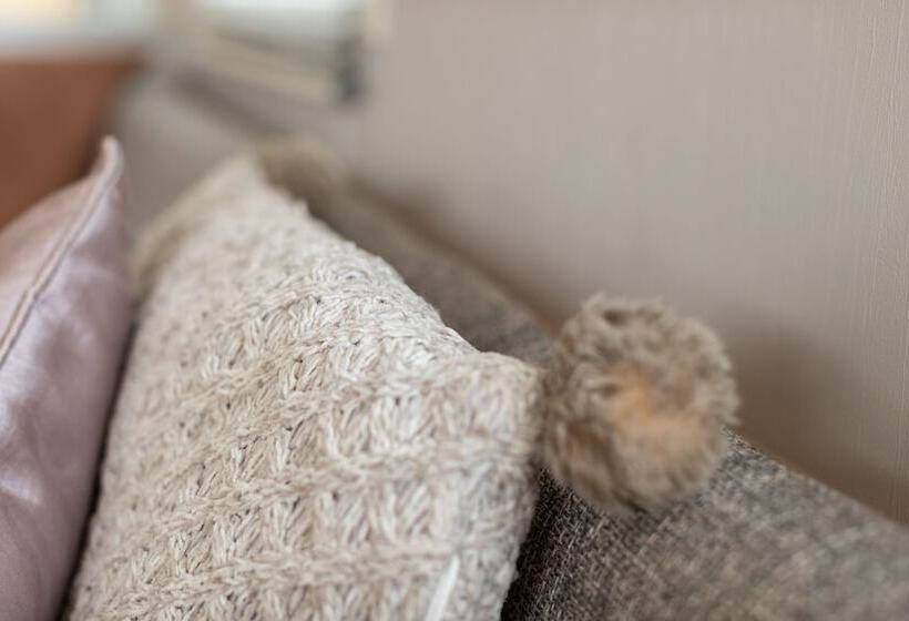 Inside No. 9 Retreat