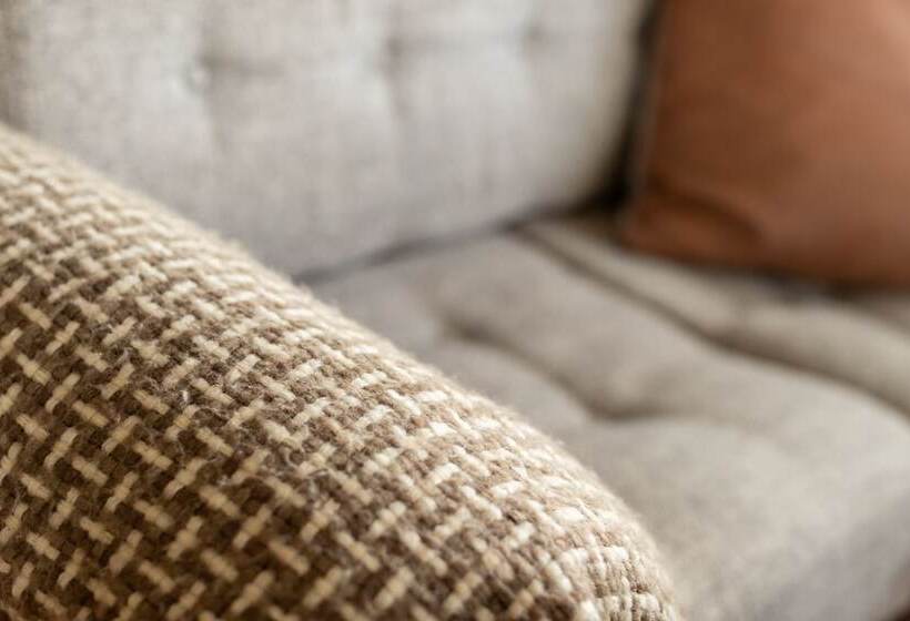 Inside No. 9 Retreat