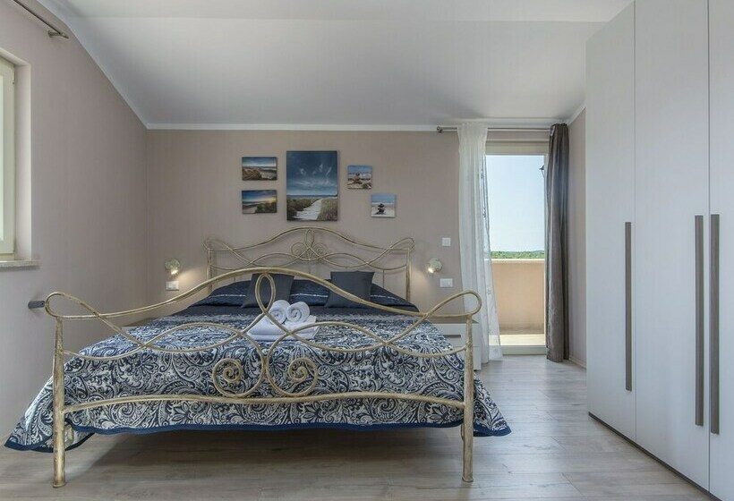 Luxuriously Equipped Villa With Private Pool Offers You An Excellent Vacation