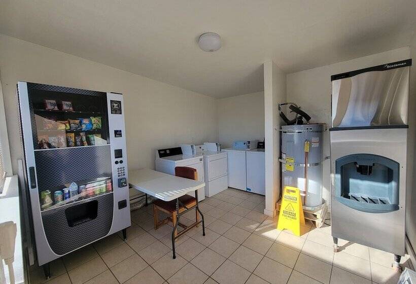 فندق على الطريق Othello Inn And Suites