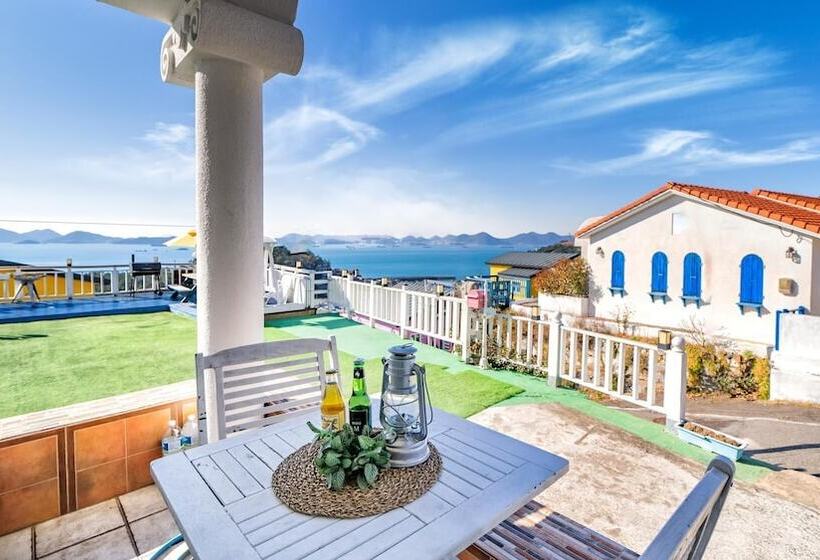 Namhae Alhambra Pension