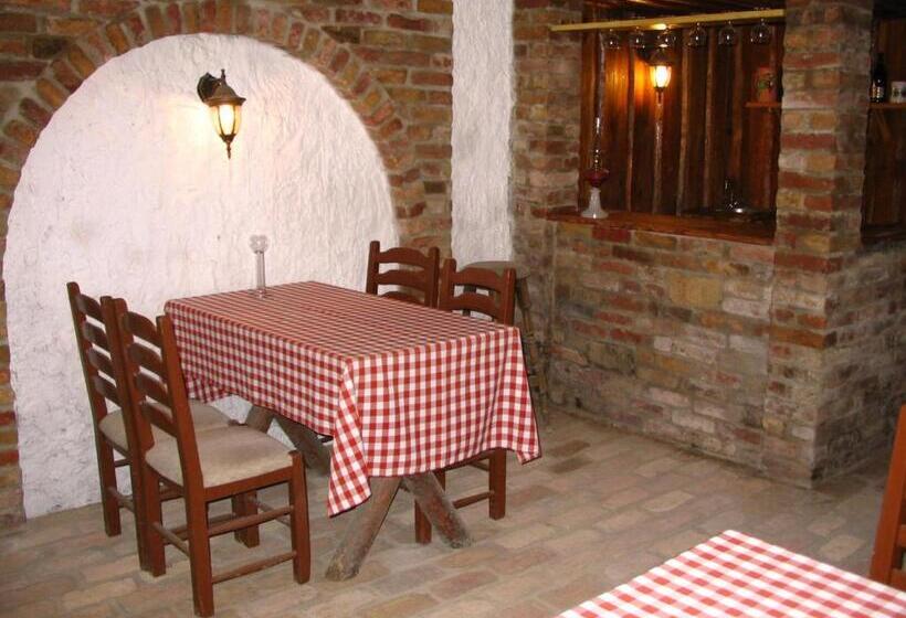 پانسیون Halász Airport Panzio