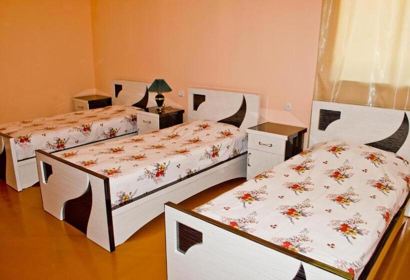 פנסיון Noravank B&b