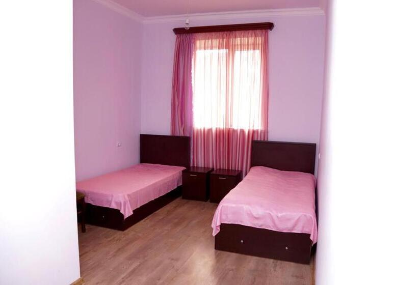פנסיון Noravank B&b