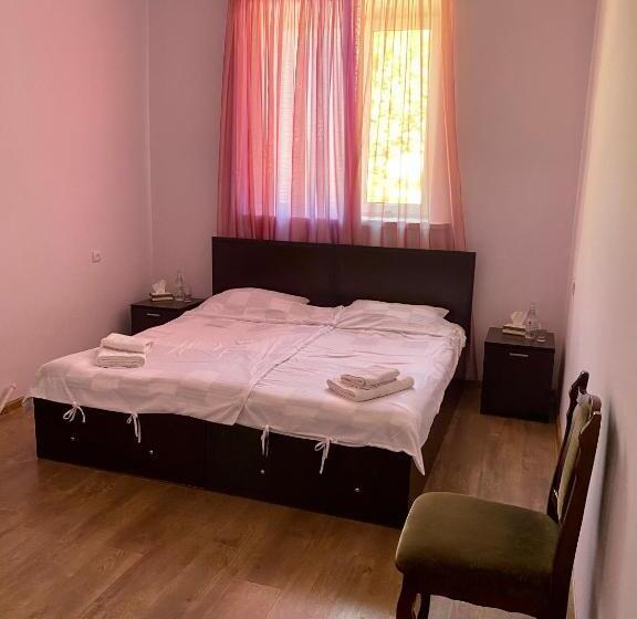 פנסיון Noravank B&b