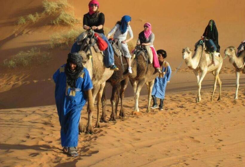 פנסיון Riad Dar Ouzine