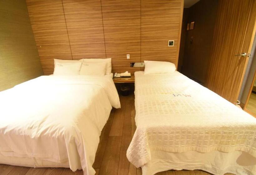 汽车旅馆  Seocho Lava Gyodaenambuteomineol