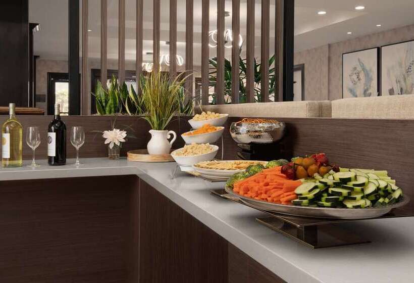 Embassy Suites La Quinta Hotel & Spa