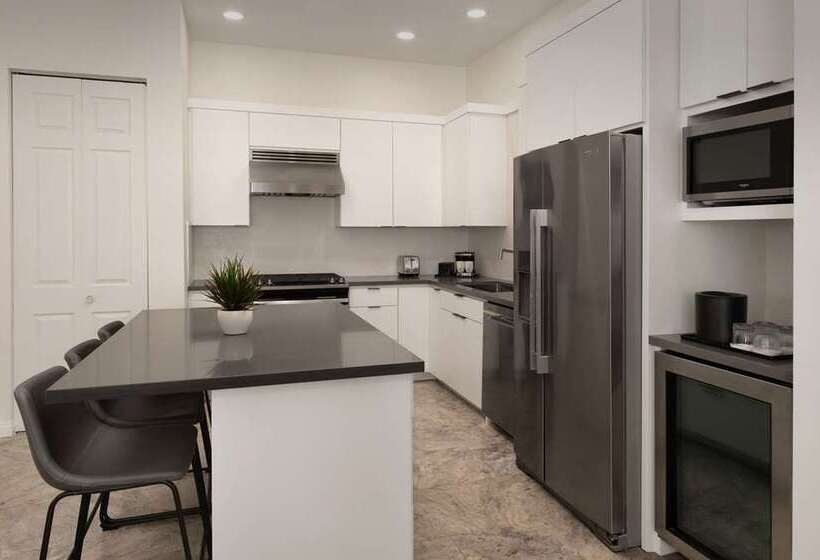 Embassy Suites La Quinta Hotel & Spa