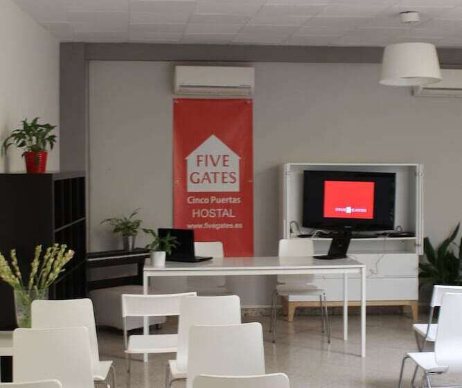Hostal Five Gates