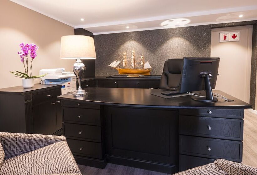 Отель Simon S Town Quayside